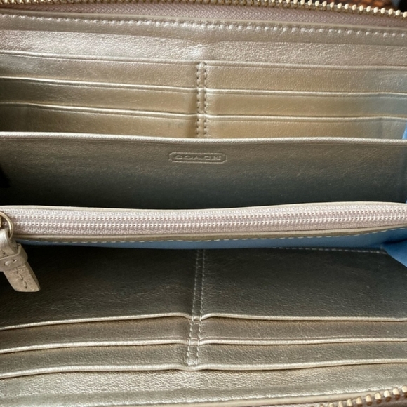 Coach Zoe Signature C Accordian Wallet, NWOT - Picture 3 of 3